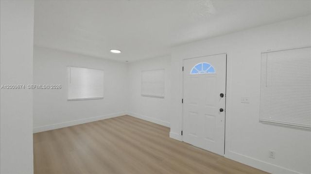 2129 NW 59th St, Miami, FL 33142