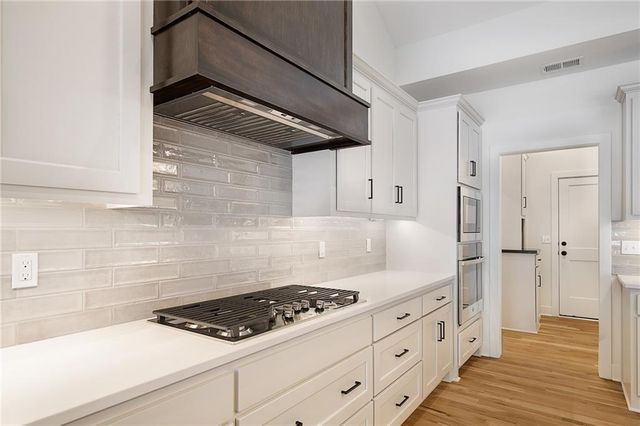 25032 W 141st Terrace, Olathe, KS 66061