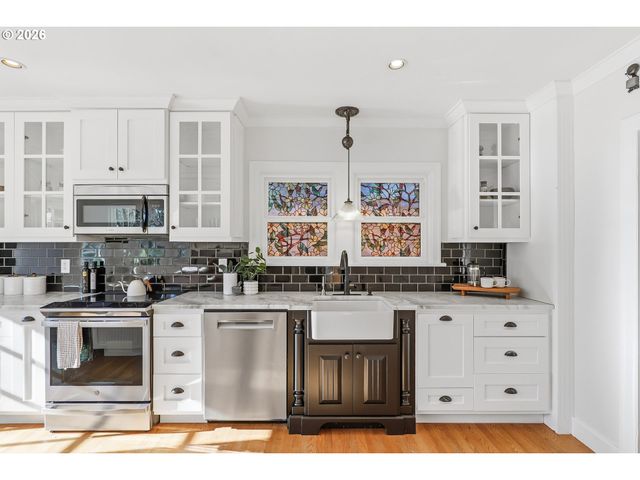 2128 Sw EDGEWOOD Rd, Portland, OR 97201