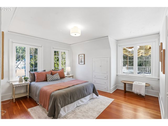 2128 Sw EDGEWOOD Rd, Portland, OR 97201