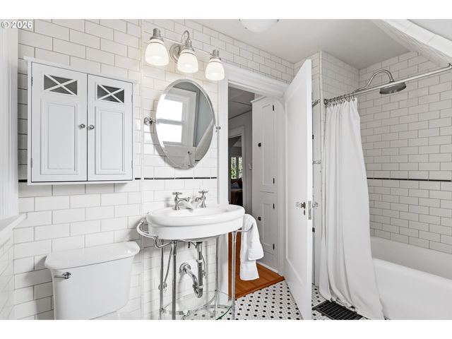 2128 Sw EDGEWOOD Rd, Portland, OR 97201