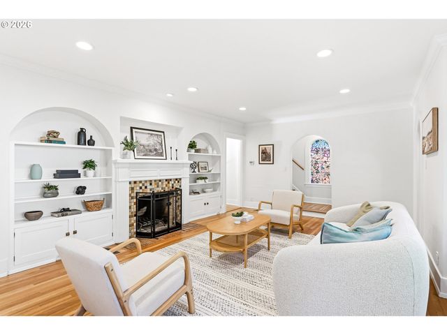 2128 Sw EDGEWOOD Rd, Portland, OR 97201