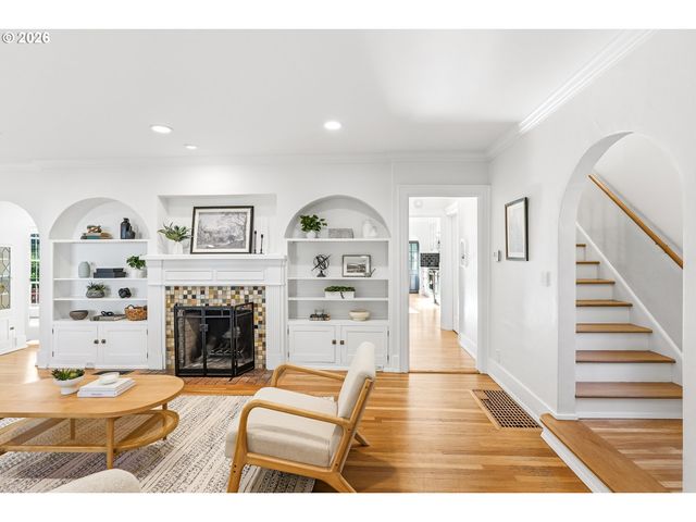 2128 Sw EDGEWOOD Rd, Portland, OR 97201