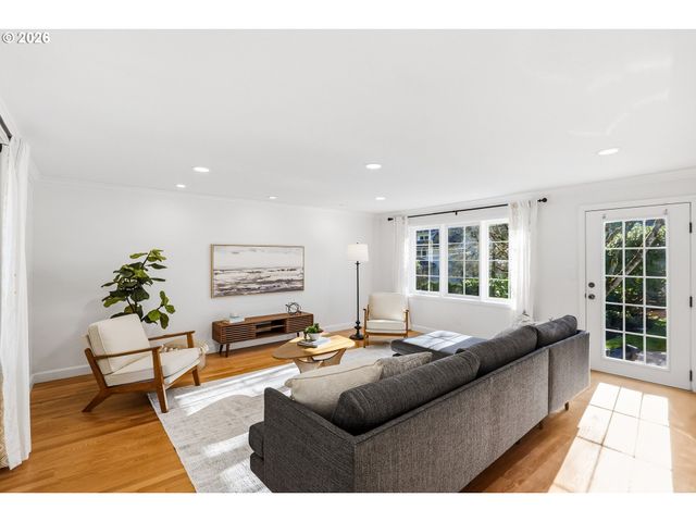 2128 Sw EDGEWOOD Rd, Portland, OR 97201