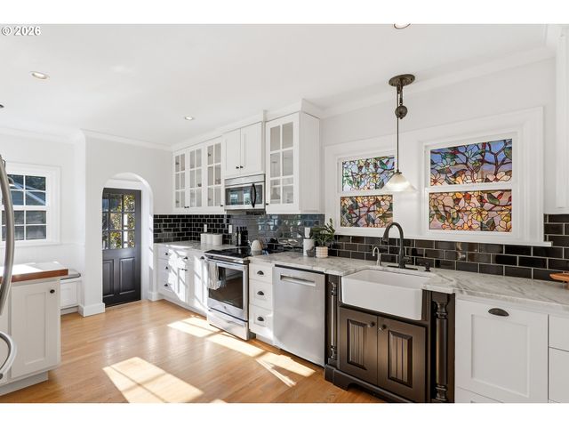 2128 Sw EDGEWOOD Rd, Portland, OR 97201