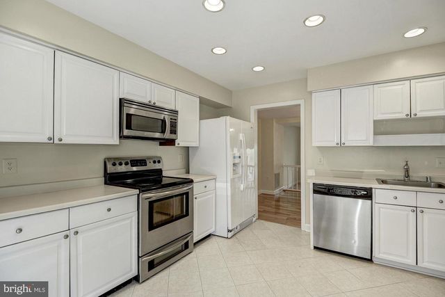 5812 APSLEY HOUSE CT, Alexandria, VA 22310