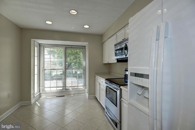 5812 APSLEY HOUSE CT, Alexandria, VA 22310