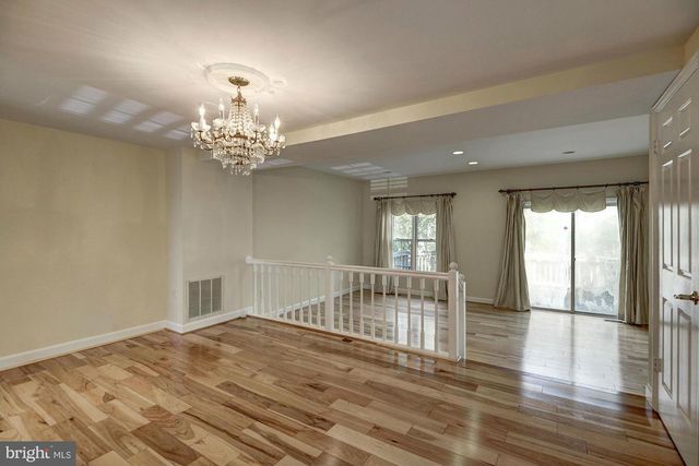 5812 APSLEY HOUSE CT, Alexandria, VA 22310