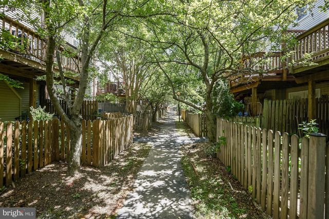 5812 APSLEY HOUSE CT, Alexandria, VA 22310