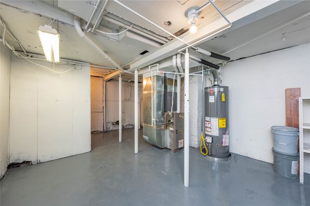 504 Watrous Avenue, Des Moines, IA 50315