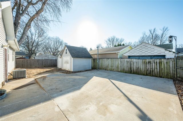 504 Watrous Avenue, Des Moines, IA 50315