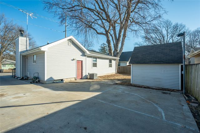 504 Watrous Avenue, Des Moines, IA 50315