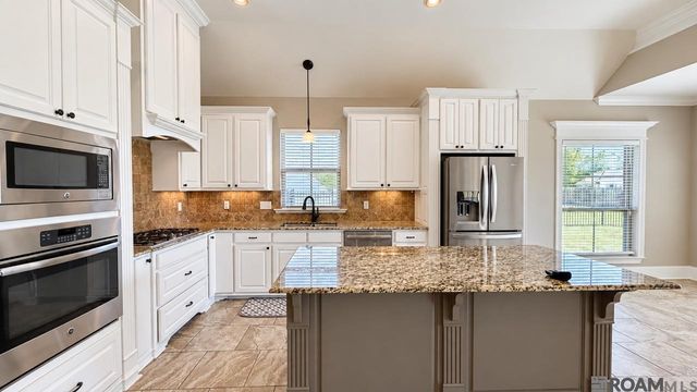 22265 Fairway View Dr, Zachary, LA 70791