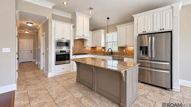 22265 Fairway View Dr, Zachary, LA 70791