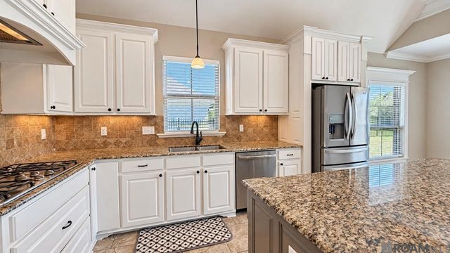 22265 Fairway View Dr, Zachary, LA 70791