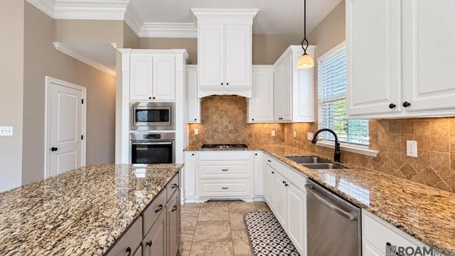 22265 Fairway View Dr, Zachary, LA 70791