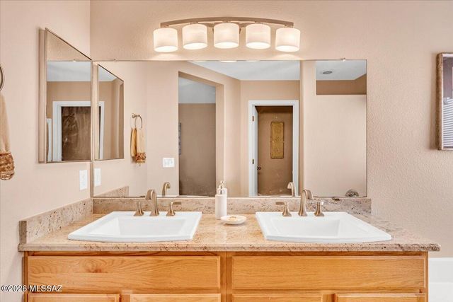 7994 S Teaberry Avenue, Tucson, AZ 85747