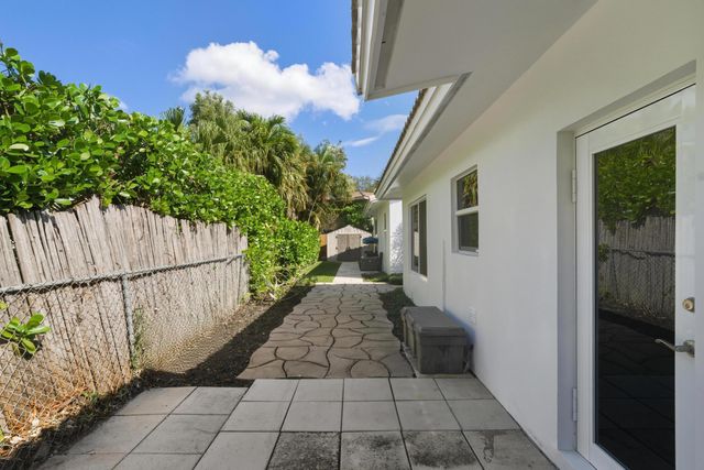 2642 NE 26th Terrace, Lighthouse Point, FL 33064