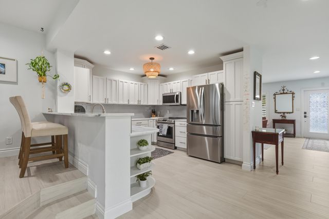 2642 NE 26th Terrace, Lighthouse Point, FL 33064