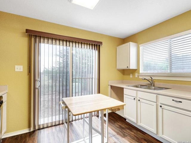 8806 Mission Top, San Antonio, TX 78223