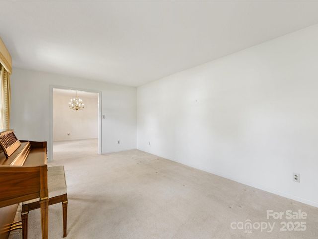 512 Holiday Road, Gastonia, NC 28054