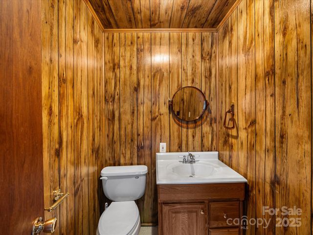 512 Holiday Road, Gastonia, NC 28054