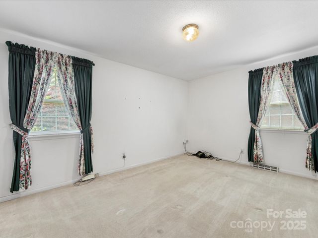 512 Holiday Road, Gastonia, NC 28054