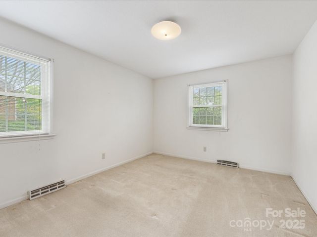 512 Holiday Road, Gastonia, NC 28054