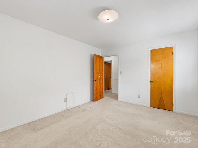 512 Holiday Road, Gastonia, NC 28054