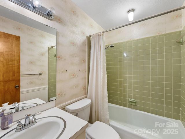 512 Holiday Road, Gastonia, NC 28054