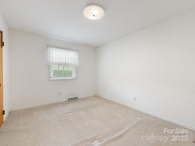 512 Holiday Road, Gastonia, NC 28054
