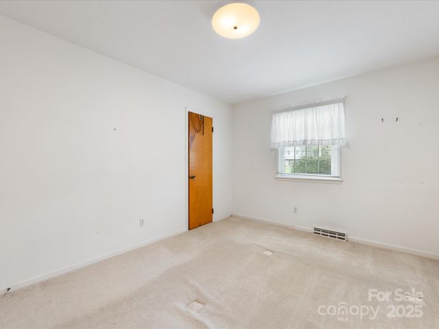 512 Holiday Road, Gastonia, NC 28054