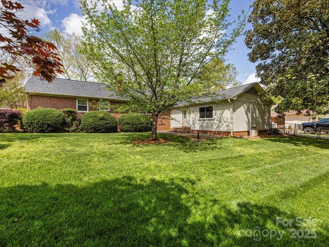 512 Holiday Road, Gastonia, NC 28054