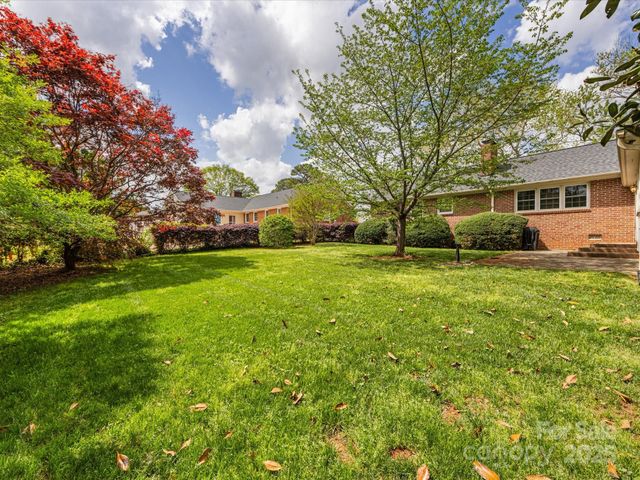 512 Holiday Road, Gastonia, NC 28054