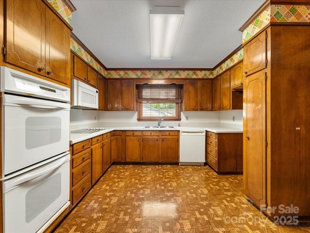 512 Holiday Road, Gastonia, NC 28054