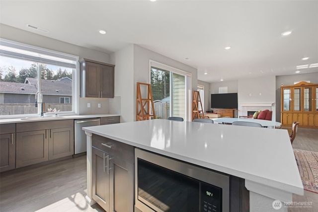 17657 130th Ave E, Puyallup, WA 98374