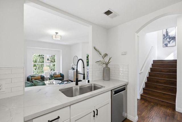 418 E Evelyn Avenue 202, Sunnyvale, CA 94086