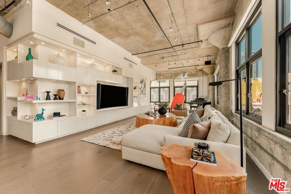 330 W 11th Street 401 & 402, Los Angeles, CA 90015 — photo 2