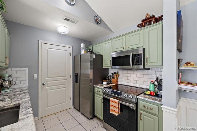 24009 Vance Avenue, Hazel Park, MI 48030