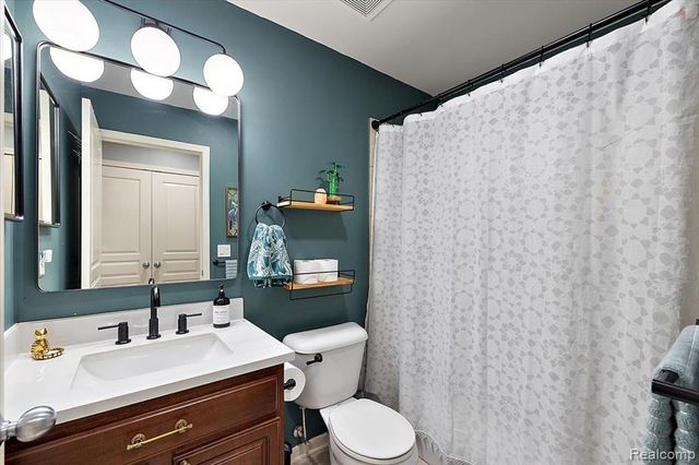 24009 Vance Avenue, Hazel Park, MI 48030