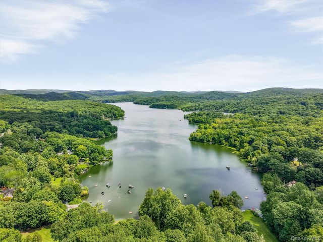 55 Ridge Avenue, Putnam Valley, NY 10579