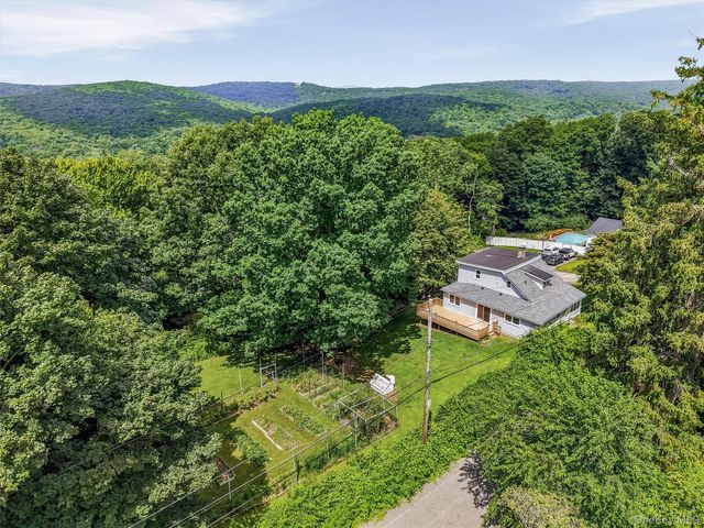 55 Ridge Avenue, Putnam Valley, NY 10579