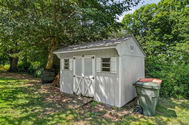 55 Ridge Avenue, Putnam Valley, NY 10579