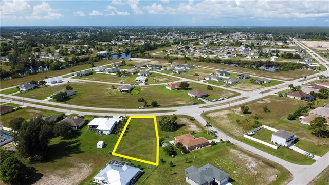 4239 E GATOR CIRCLE, Cape Coral, FL 33909