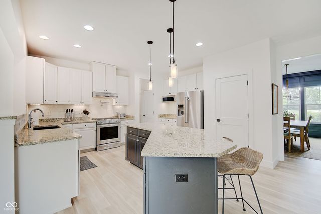 3219 Cimmaron Ash Drive, Zionsville, IN 46077