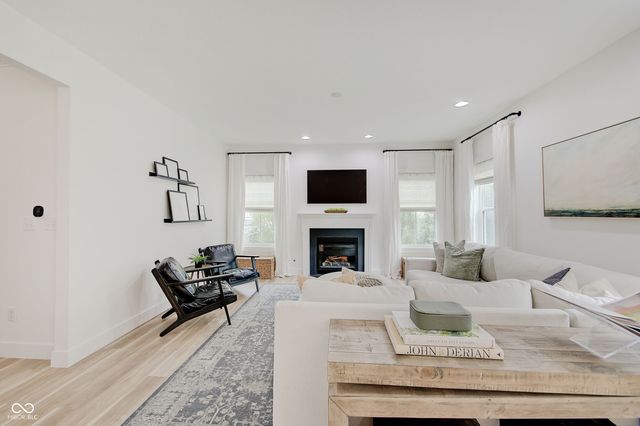 3219 Cimmaron Ash Drive, Zionsville, IN 46077