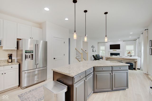 3219 Cimmaron Ash Drive, Zionsville, IN 46077