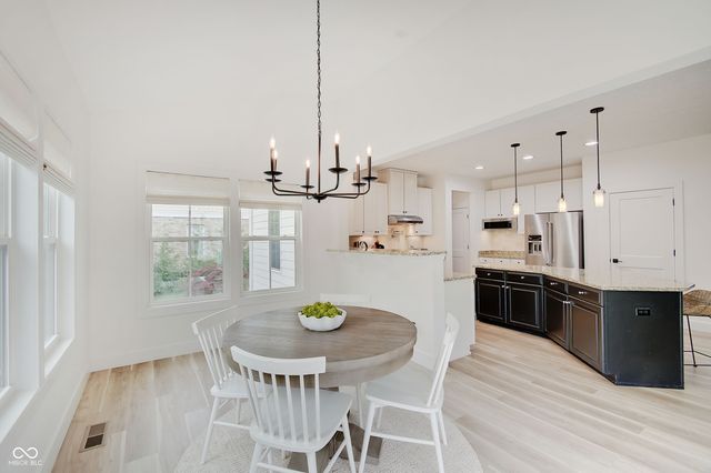 3219 Cimmaron Ash Drive, Zionsville, IN 46077