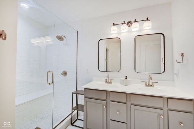 3219 Cimmaron Ash Drive, Zionsville, IN 46077