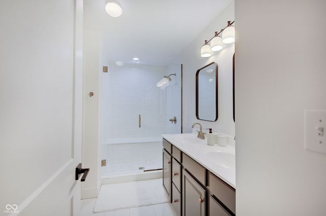 3219 Cimmaron Ash Drive, Zionsville, IN 46077
